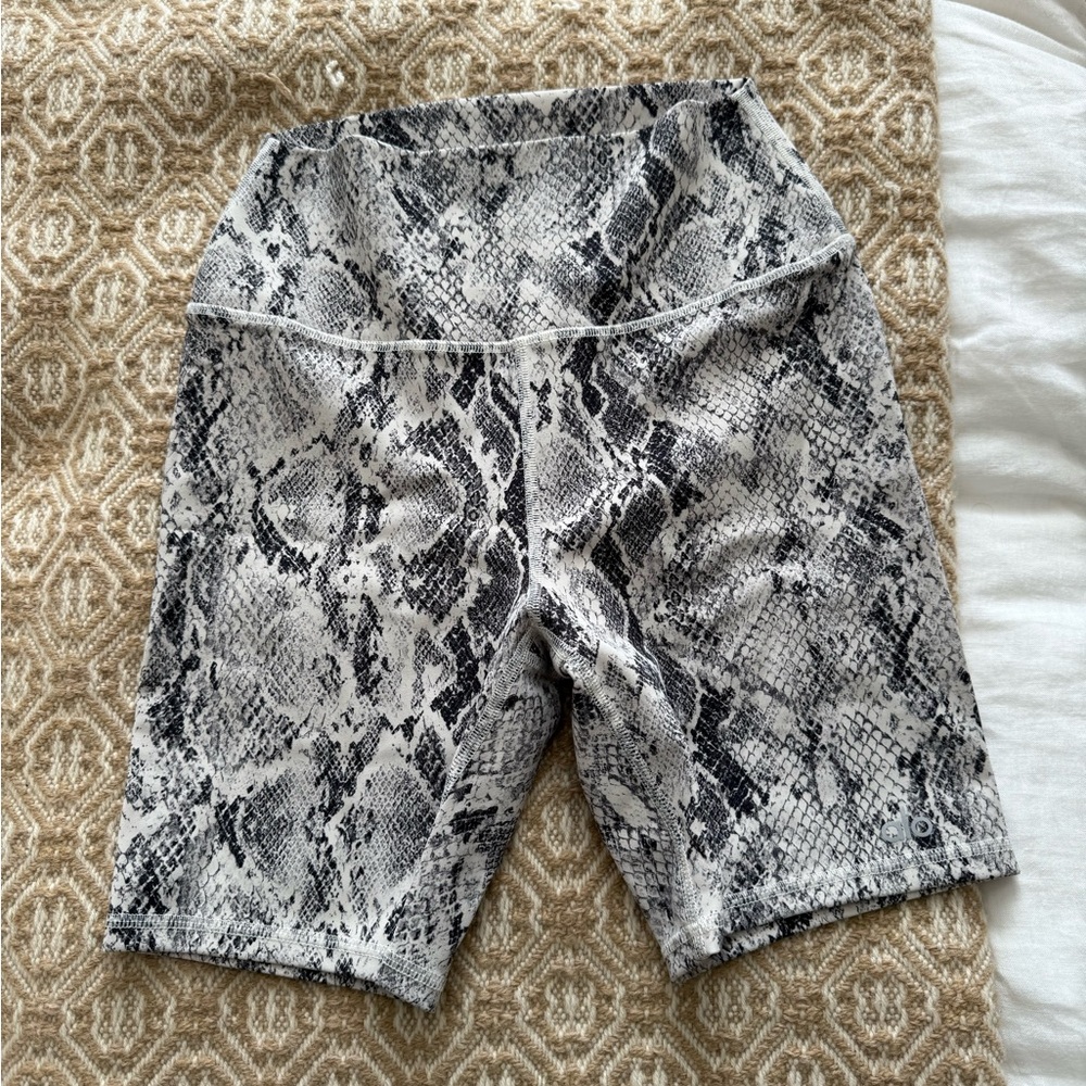 ALO yoga biker shorts